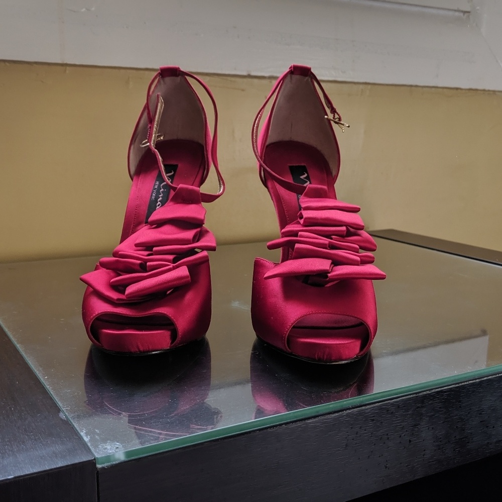 Nina Red Satin Holiday Pump Size 6 (36)
